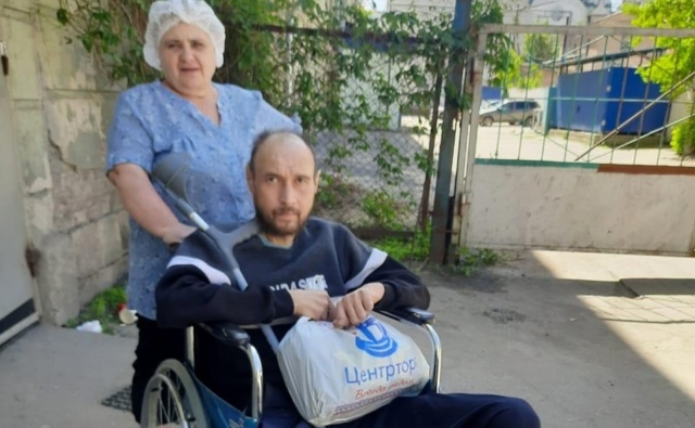 Бедолага Виталий после больницы сопровожден…
